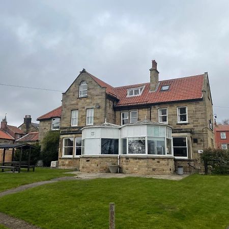 The Fylingdales Inn Robin Hood's Bay Esterno foto