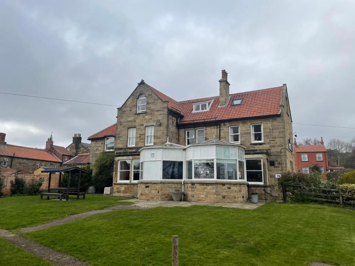 The Fylingdales Inn Robin Hood's Bay Esterno foto