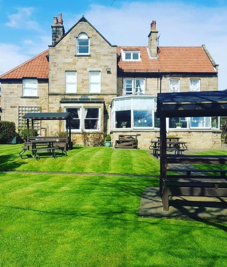 The Fylingdales Inn Robin Hood's Bay Esterno foto