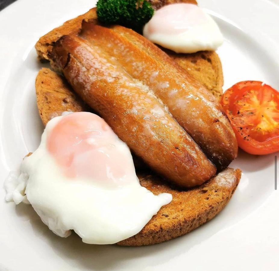 The Fylingdales Inn Robin Hood's Bay Esterno foto