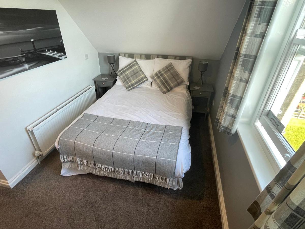 The Fylingdales Inn Robin Hood's Bay Esterno foto