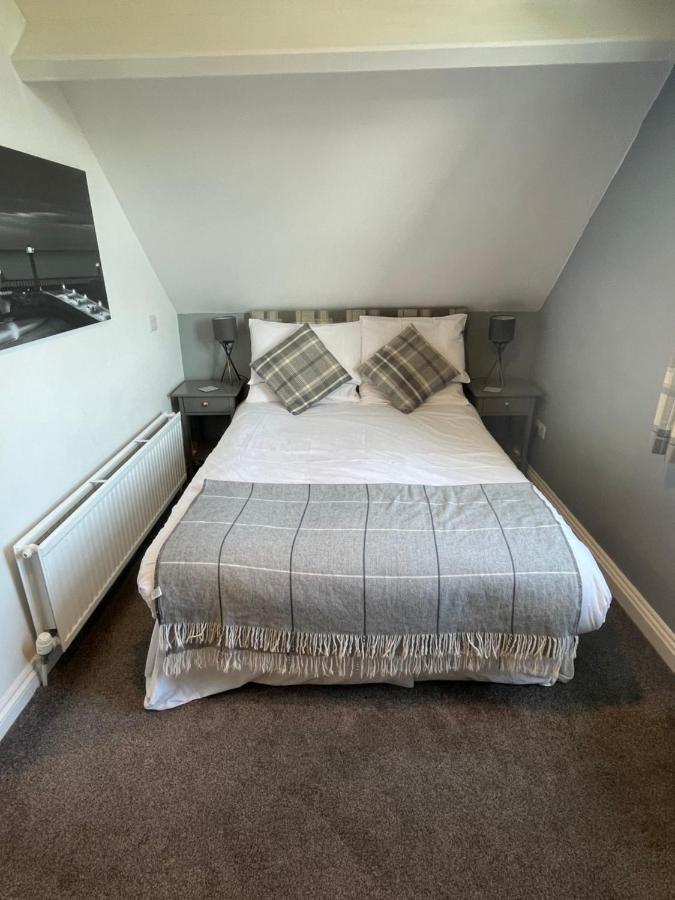 The Fylingdales Inn Robin Hood's Bay Esterno foto