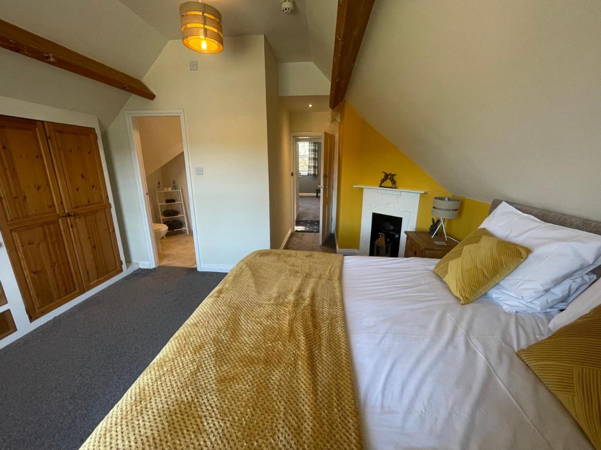 The Fylingdales Inn Robin Hood's Bay Esterno foto