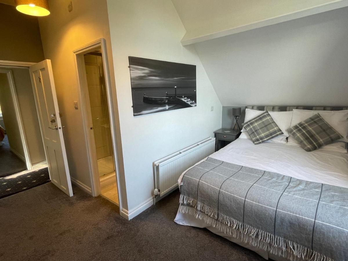 The Fylingdales Inn Robin Hood's Bay Esterno foto