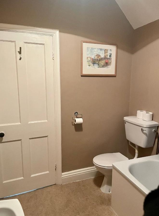 The Fylingdales Inn Robin Hood's Bay Esterno foto